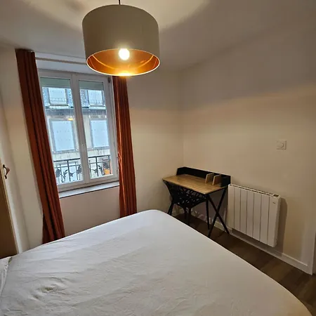 4, 5 Et 10 Personnes Renoves En Centre-ville Appartement *