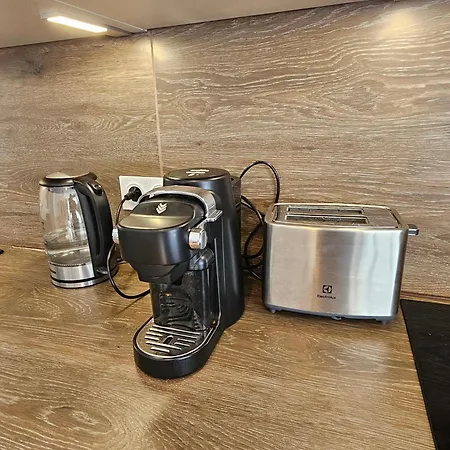 4, 5 Et 10 Personnes Renoves En Centre-ville *