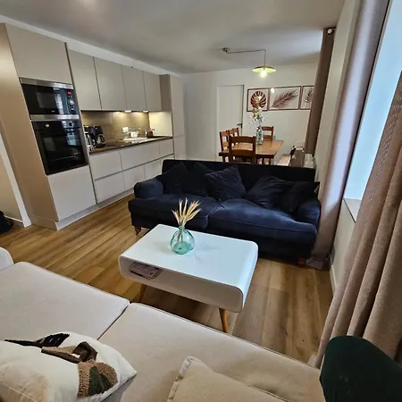 4, 5 Et 10 Personnes Renoves En Centre-ville